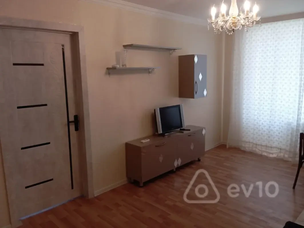 Satılır 2 otaqlı köhnə tikili 40 m²
