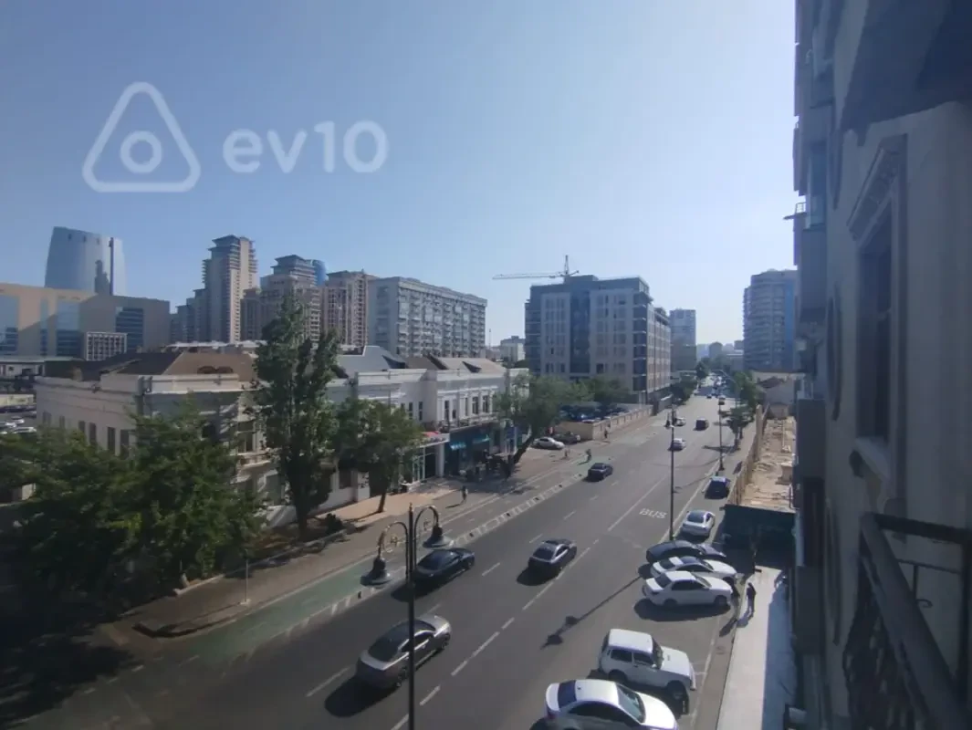 Kirayə verilir 3 otaqlı yeni tikili 155 m²