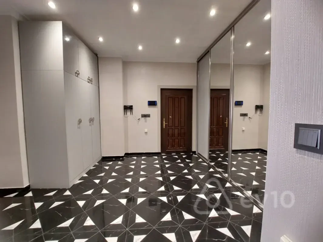 Kirayə verilir 3 otaqlı yeni tikili 130 m²