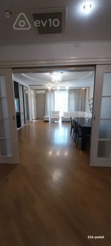 Kirayə verilir 3 otaqlı yeni tikili 180 m²