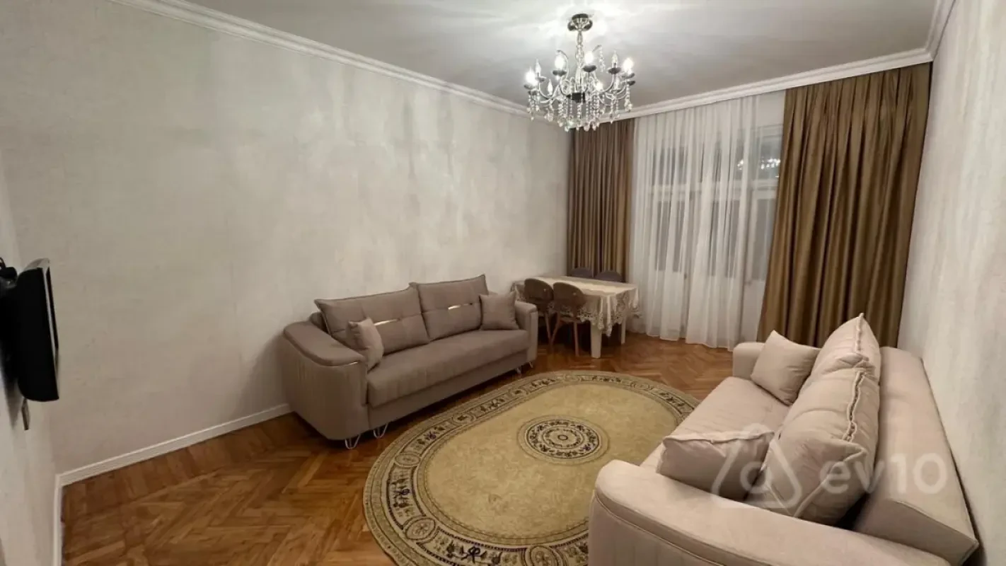 Kirayə verilir 2 otaqlı köhnə tikili 65 m²