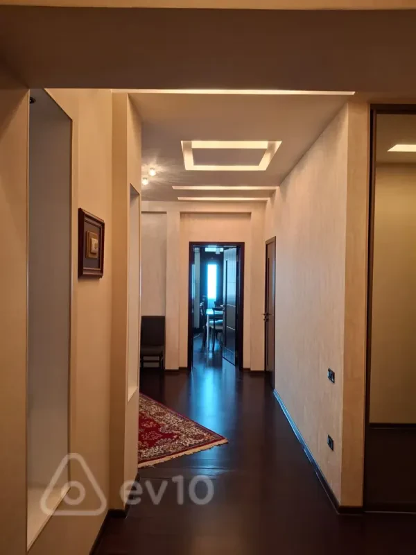 Satılır 4 otaqlı yeni tikili 160 m²