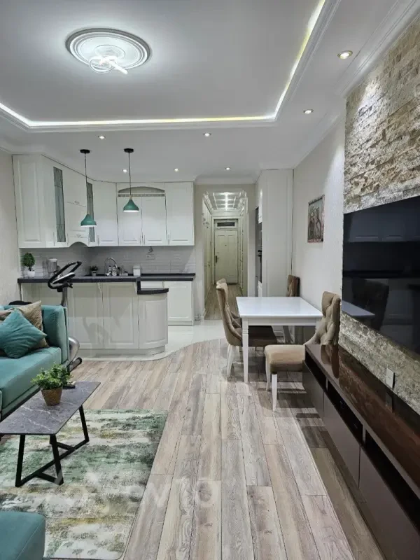 Kirayə verilir 2 otaqlı köhnə tikili 60 m²