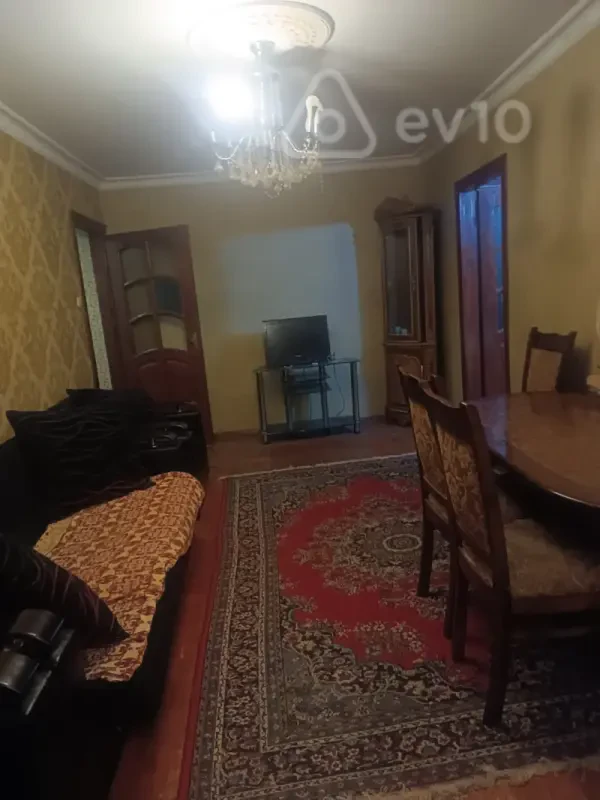 Kirayə verilir 2 otaqlı köhnə tikili 64 m²