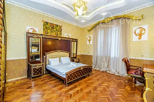 Kirayə verilir 5 otaqlı köhnə tikili 220 m² — Bakı, Səbail 5 otaq 220.00 m²