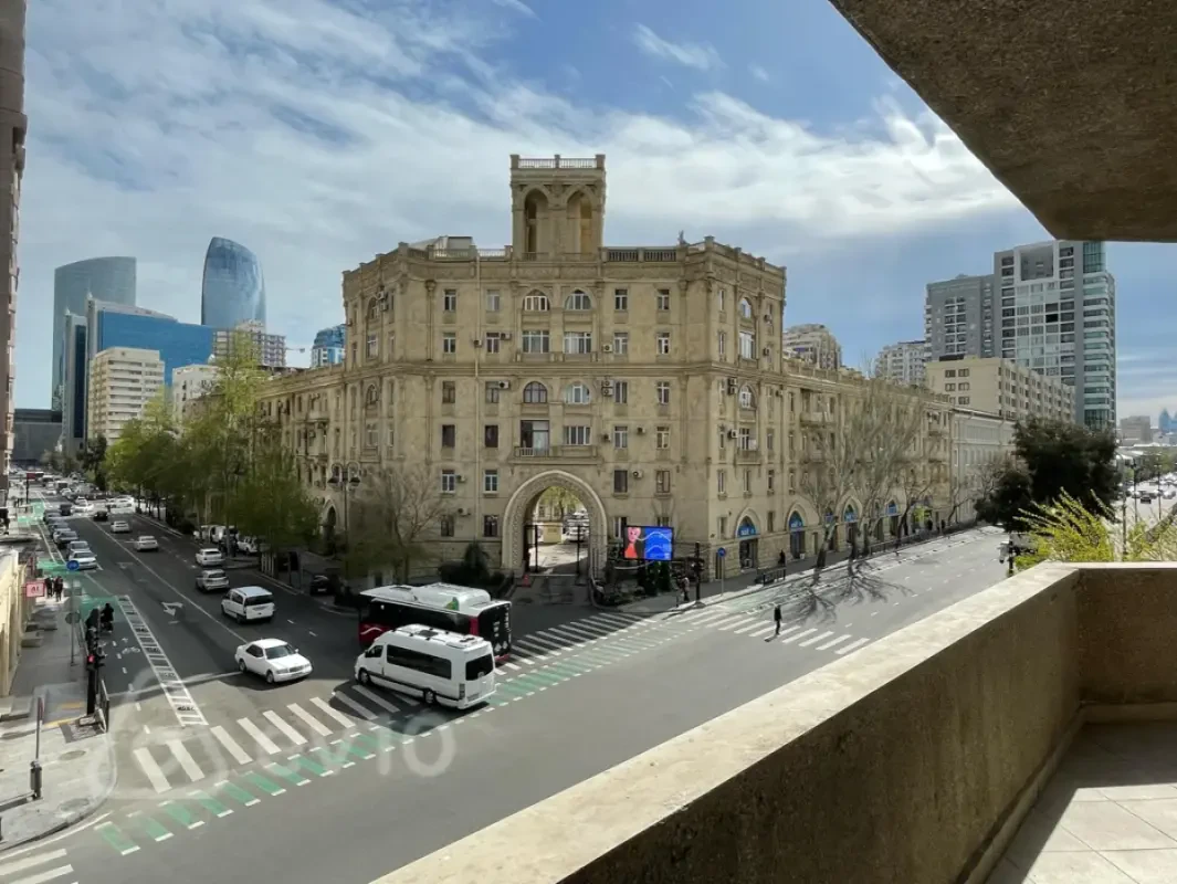 Kirayə verilir 20 otaqlı ofis 820 m²