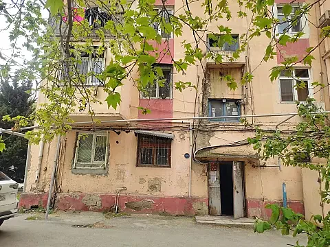 Satılır 3 otaqlı köhnə tikili 70 m² — Bakı, Nizami 3 otaq 70.00 m²
