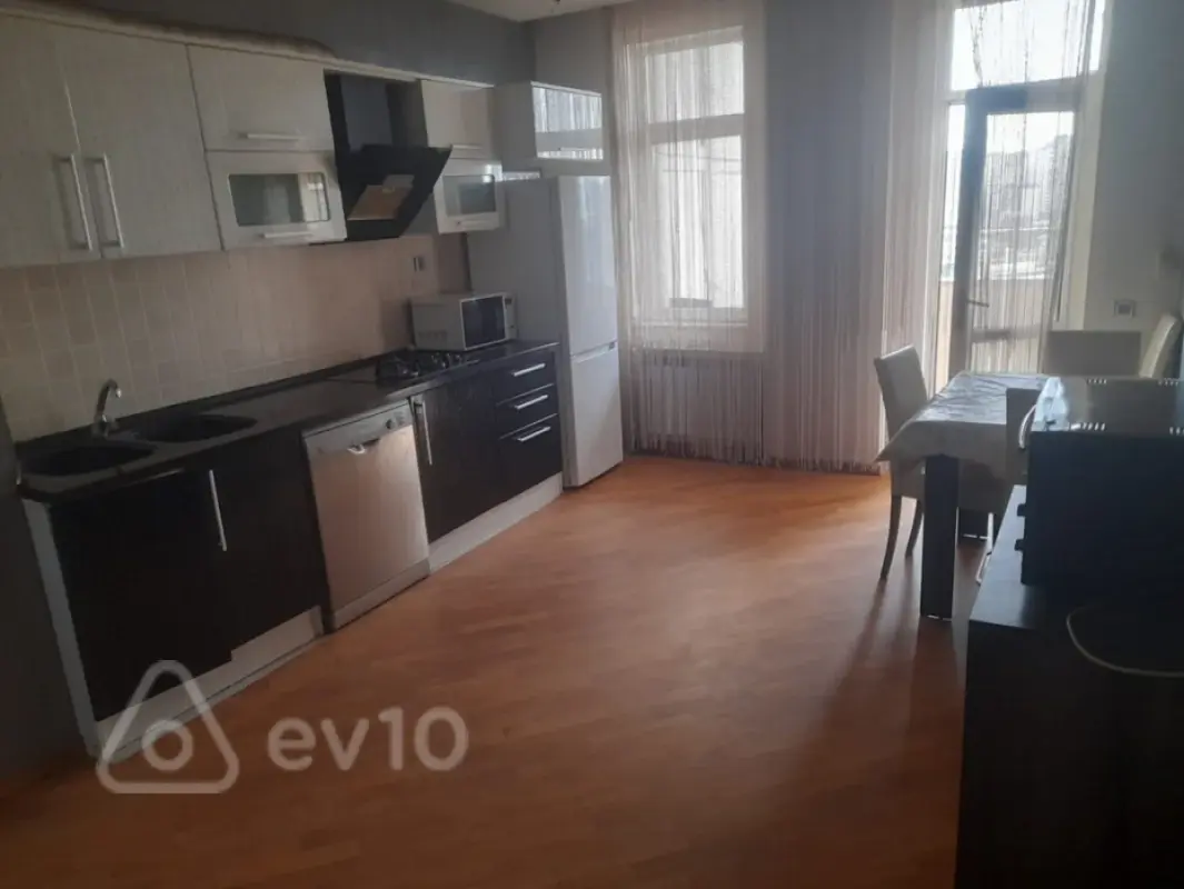 Kirayə verilir 2 otaqlı yeni tikili 110 m²
