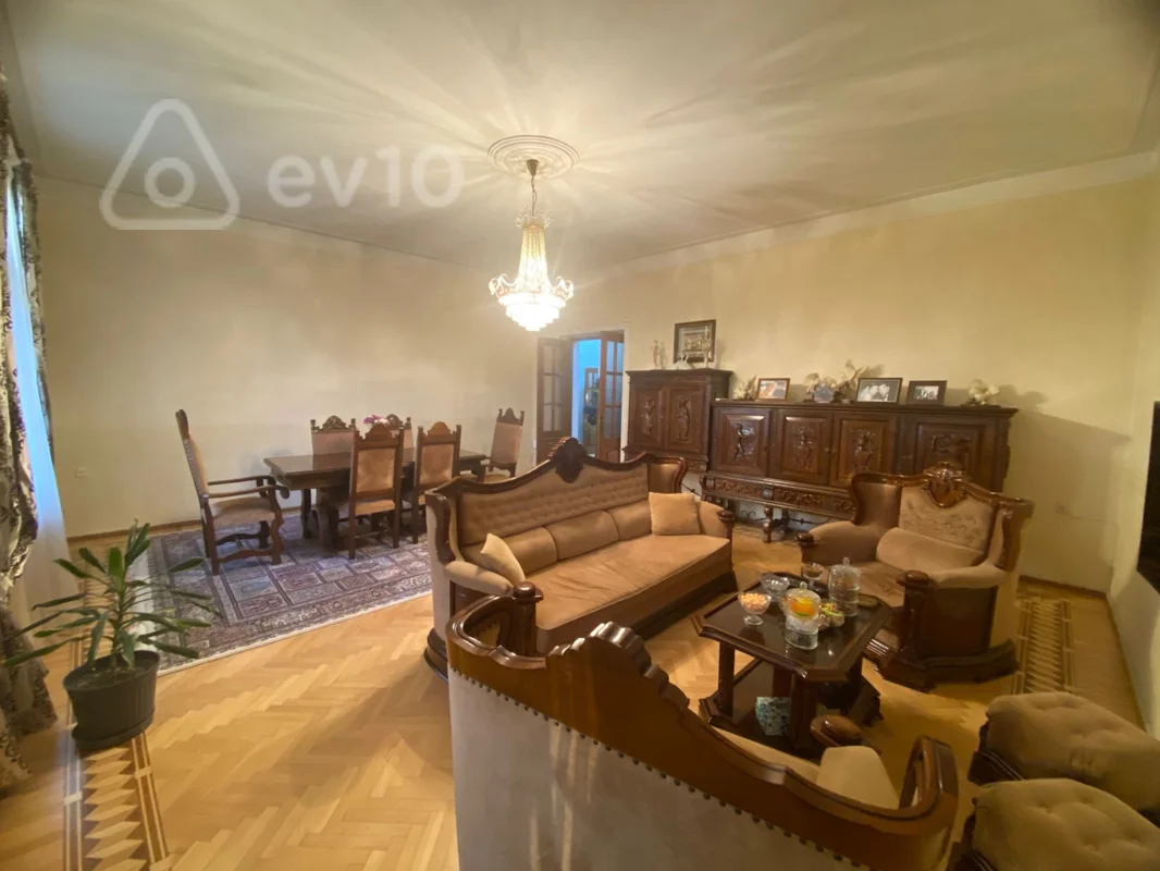 Satılır 4 otaqlı köhnə tikili 100 m² — Bakı, Nəsimi 4 otaq 100.00 m²