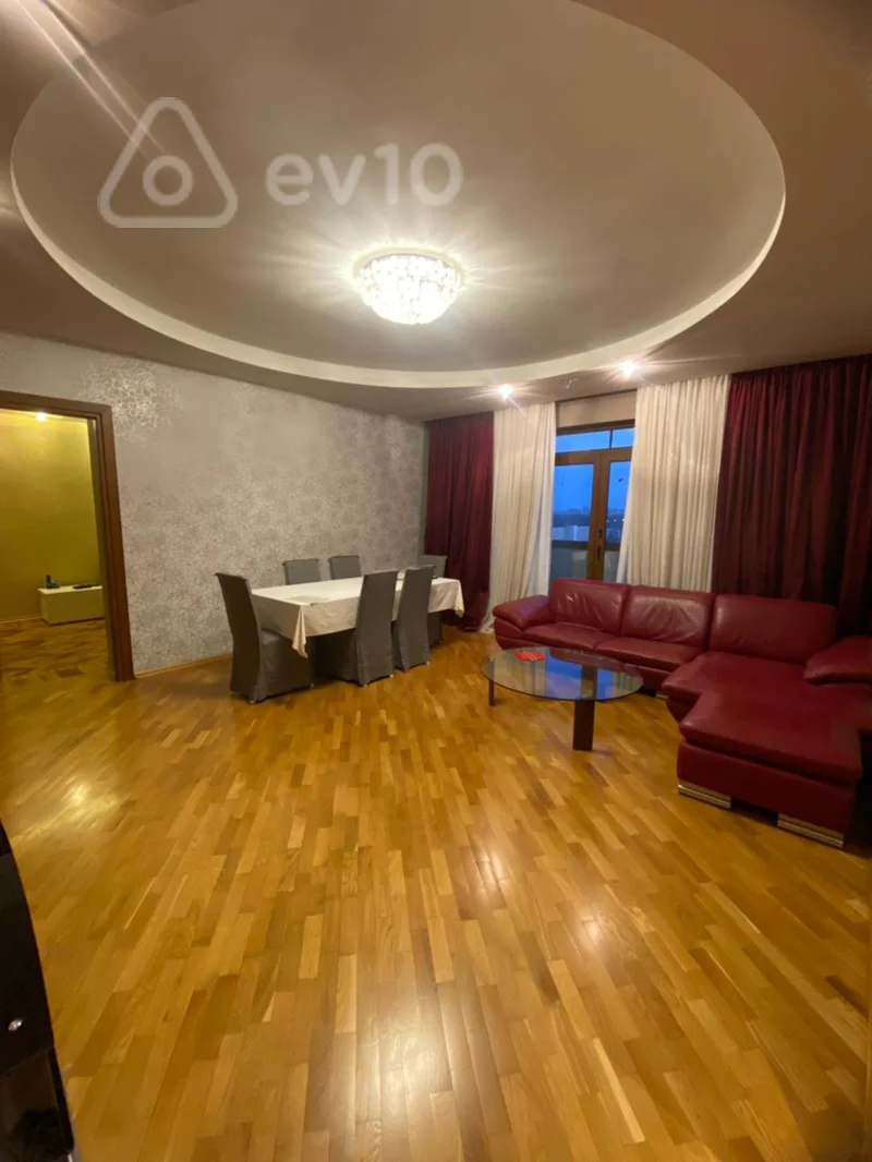 Satılır 3 otaqlı köhnə tikili 100 m² — Bakı, Yasamal 3 otaq 100.00 m²