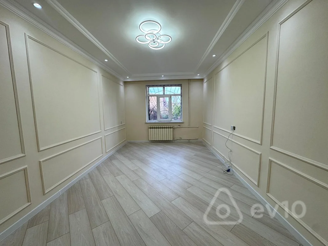 Satılır 4 otaqlı köhnə tikili 105 m² — Bakı, Nizami 4 otaq 105.00 m²