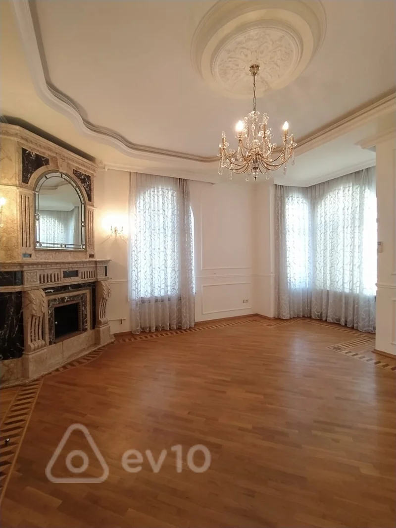 Satılır 8 otaqlı həyət evi 650 m² — Bakı, Yasamal 8 otaq 650.00 m²