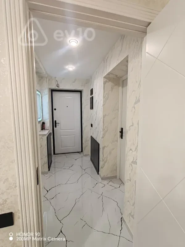 Satılır 3 otaqlı köhnə tikili 70 m²