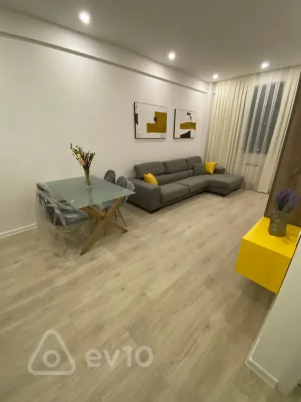 Kirayə verilir 2 otaqlı yeni tikili 50 m²