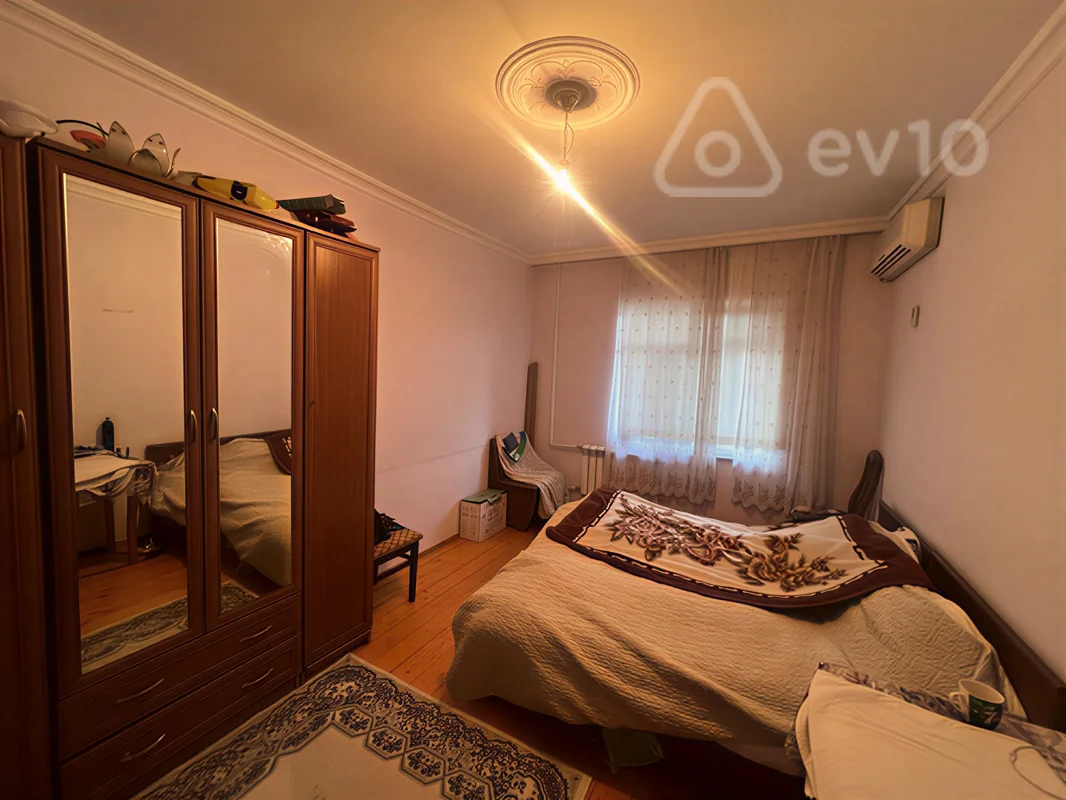 Kirayə verilir 2 otaqlı köhnə tikili 70 m² — Bakı, Nizami 2 otaq 70.00 m²