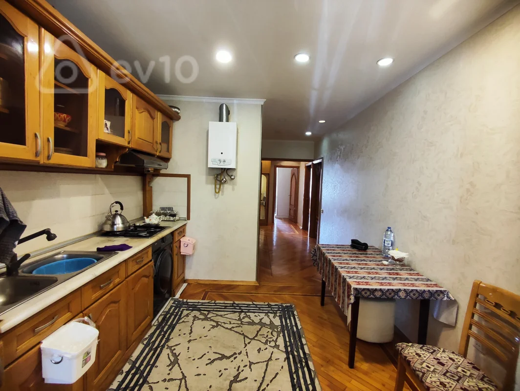 Satılır 3 otaqlı köhnə tikili 90 m² — Bakı, Nizami 3 otaq 90.00 m²