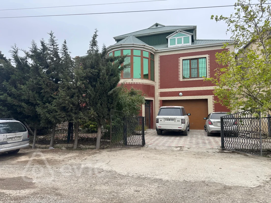 Satılır 11 otaqlı həyət evi 10 m² — Bakı, Sabunçu 11 otaq 10.00 m²
