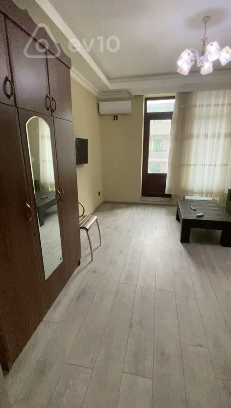 Kirayə verilir 1 otaqlı köhnə tikili 27 m² — Bakı, Səbail 1 otaq 27.00 m²