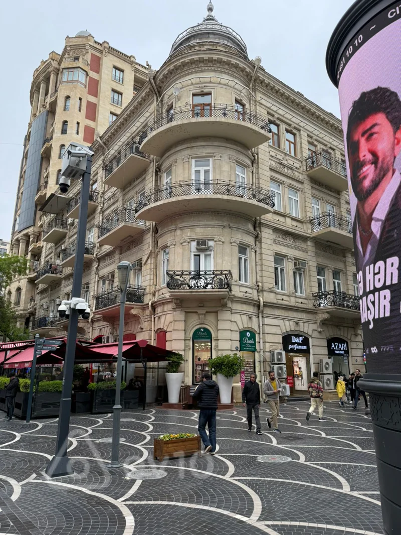 Satılır 7 otaqlı köhnə tikili 300 m² — Bakı, Nəsimi 7 otaq 300.00 m²