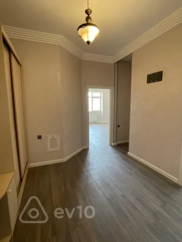 Satılır 3 otaqlı yeni tikili 110 m²