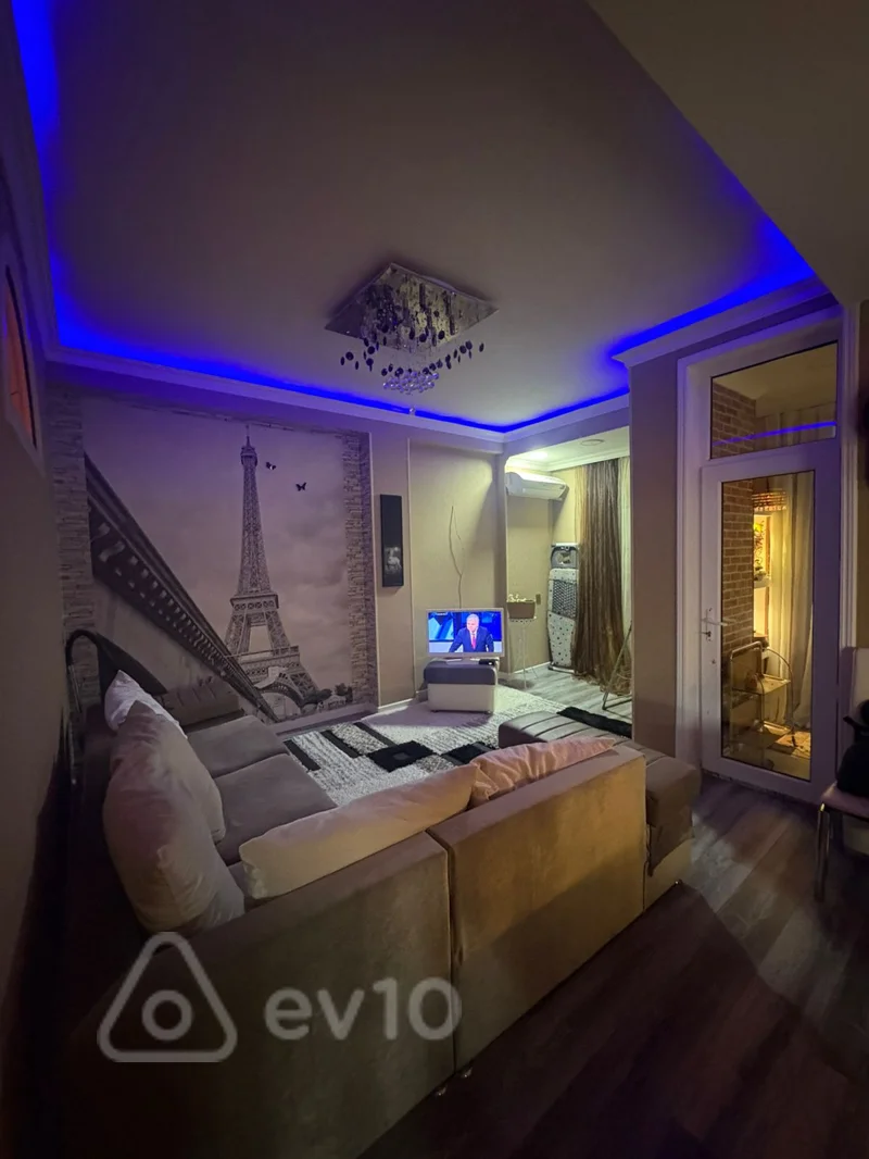 Kirayə verilir 1 otaqlı köhnə tikili 60 m² — Bakı, Səbail 1 otaq 60.00 m²
