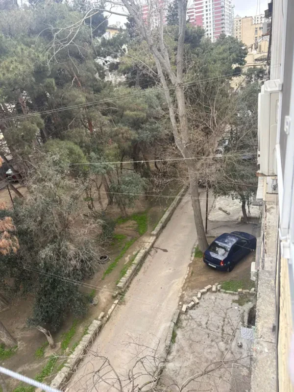 Satılır 3 otaqlı köhnə tikili 80 m²