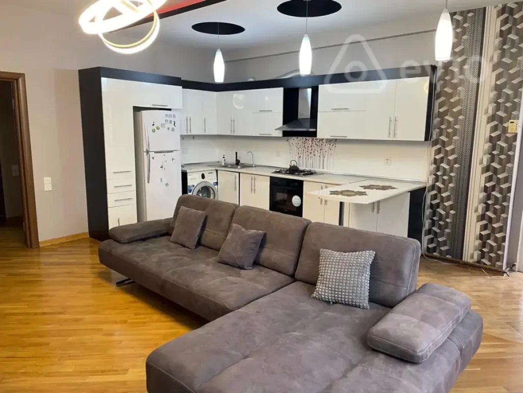 Kirayə verilir 4 otaqlı yeni tikili 130 m²