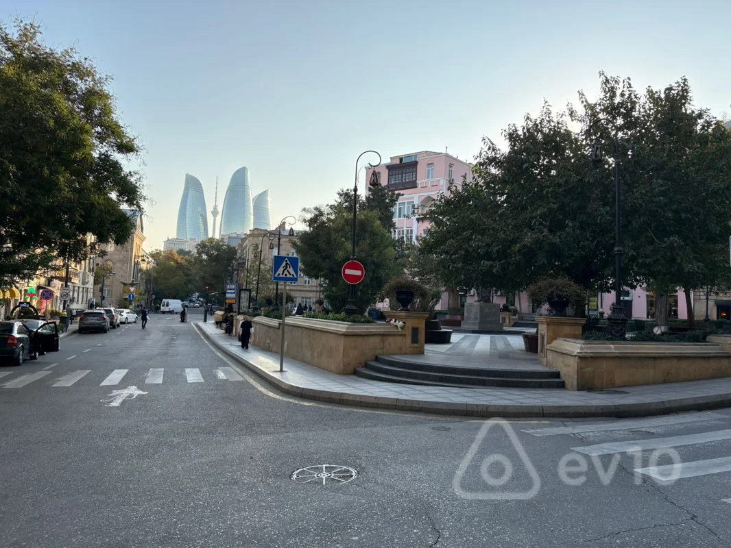Satılır 3 otaqlı köhnə tikili 90 m² — Bakı, Səbail 3 otaq 90.00 m²