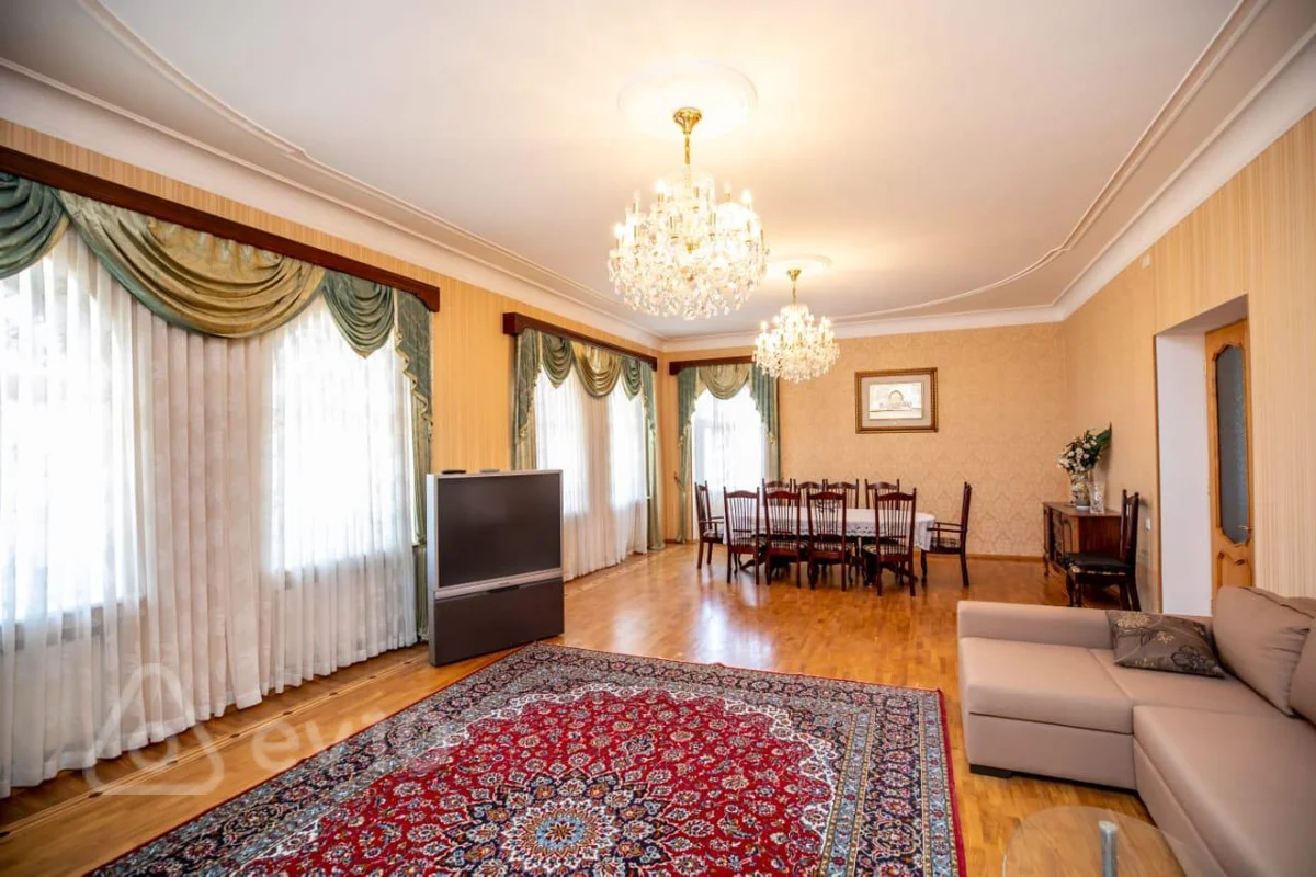 Satılır 6 otaqlı həyət evi 406 m² — Bakı, Səbail 6 otaq 406.00 m²
