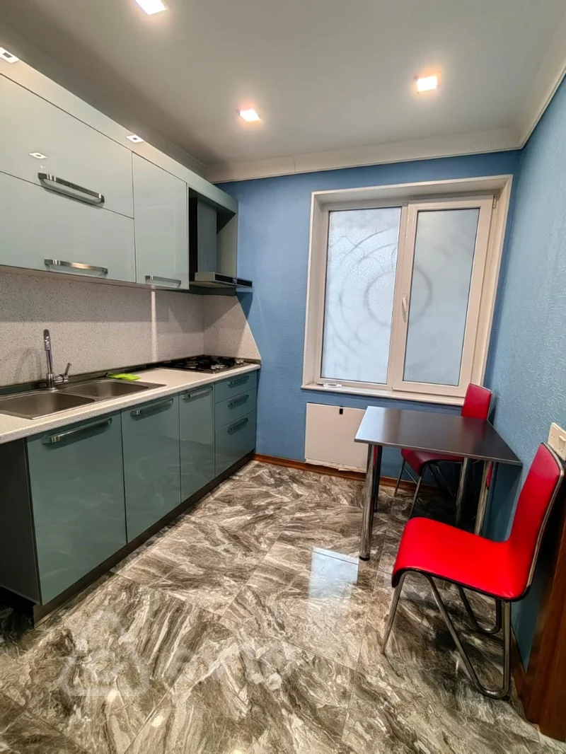 Kirayə verilir 2 otaqlı köhnə tikili 80 m² — Bakı, Binəqədi 2 otaq 80.00 m²