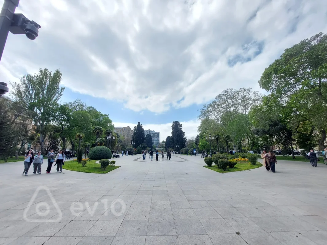 Satılır 2 otaqlı köhnə tikili 100 m² — Bakı, Səbail 2 otaq 100.00 m²