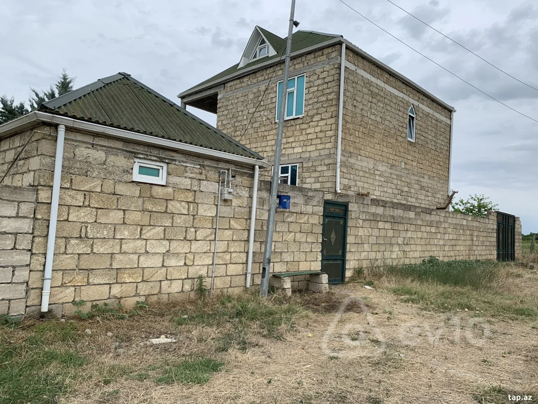 Satılır 5 otaqlı həyət evi 10 m² — Bakı 5 otaq 10.00 m²