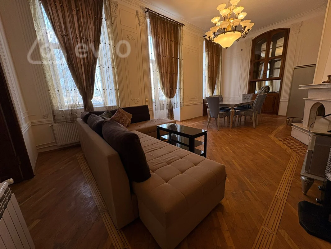 Kirayə verilir 5 otaqlı köhnə tikili 140 m² — Bakı, Səbail 5 otaq 140.00 m²