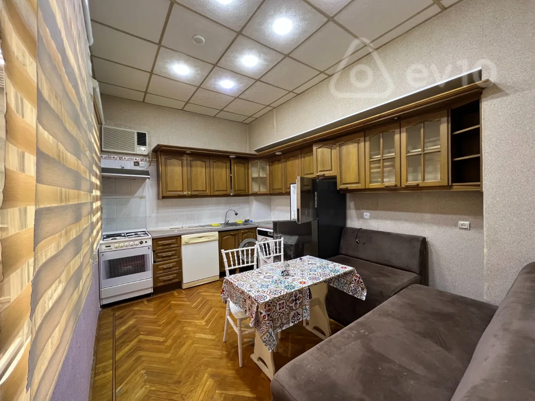Kirayə verilir 3 otaqlı köhnə tikili 100 m² — Bakı, Səbail 3 otaq 100.00 m²