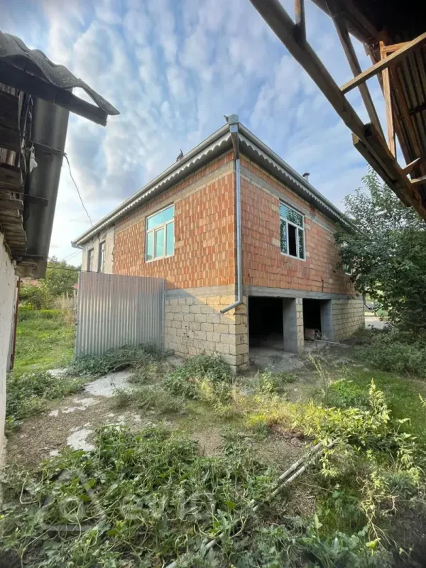 Satılır 3 otaqlı həyət evi 100 m²