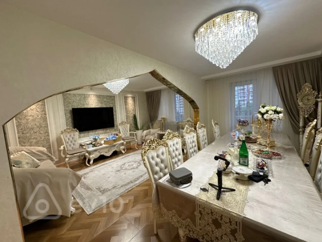 Satılır 3 otaqlı köhnə tikili 110 m² — Bakı, Nizami 3 otaq 110.00 m²