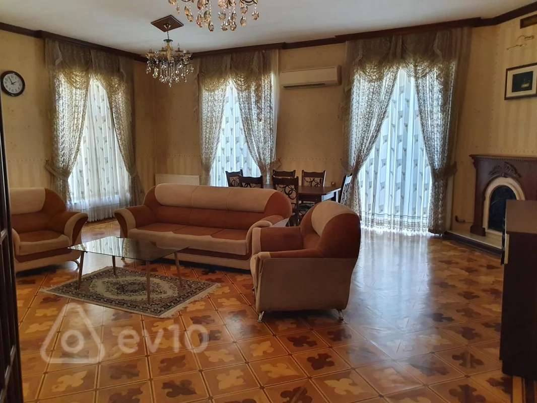 Satılır 4 otaqlı köhnə tikili 200 m² — Bakı, Yasamal 4 otaq 200.00 m²
