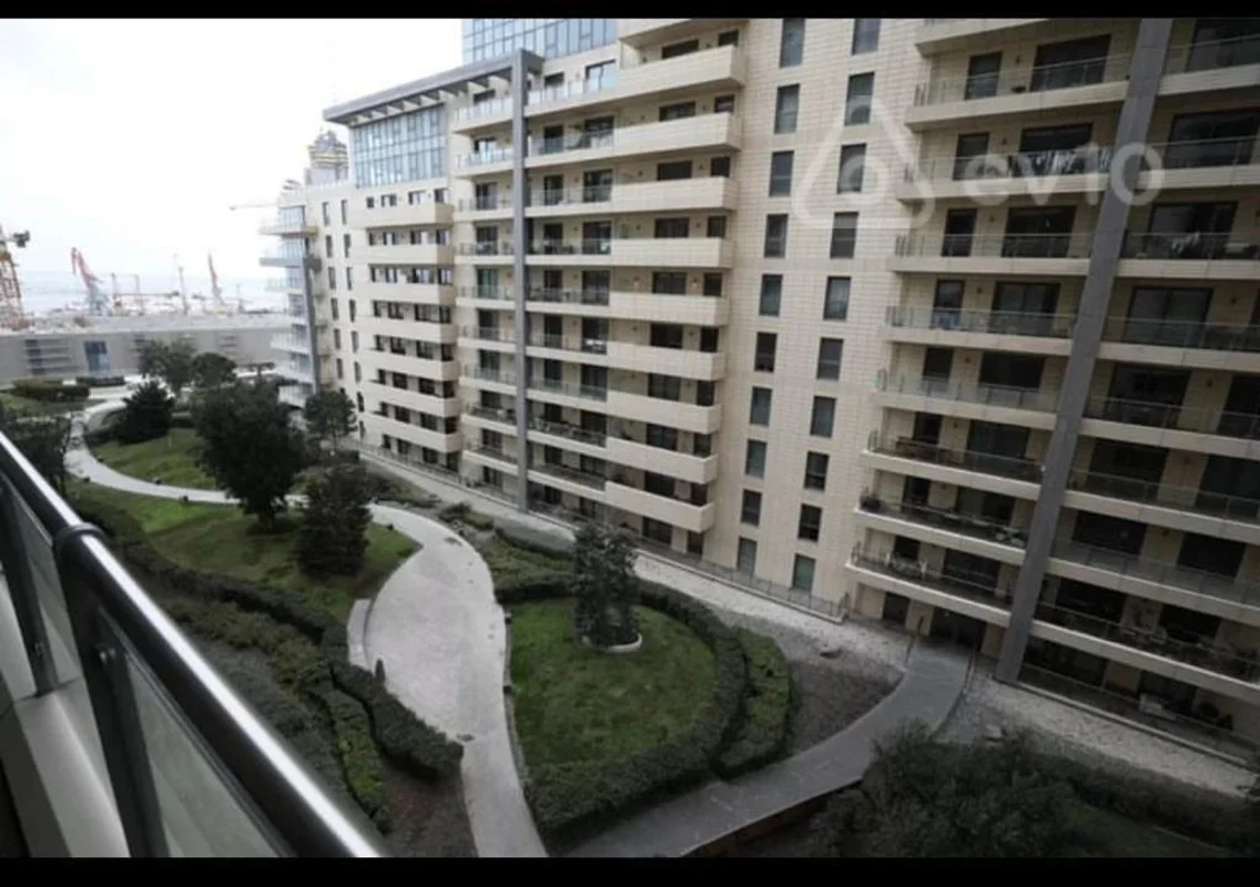 Kirayə verilir 4 otaqlı yeni tikili 220 m²