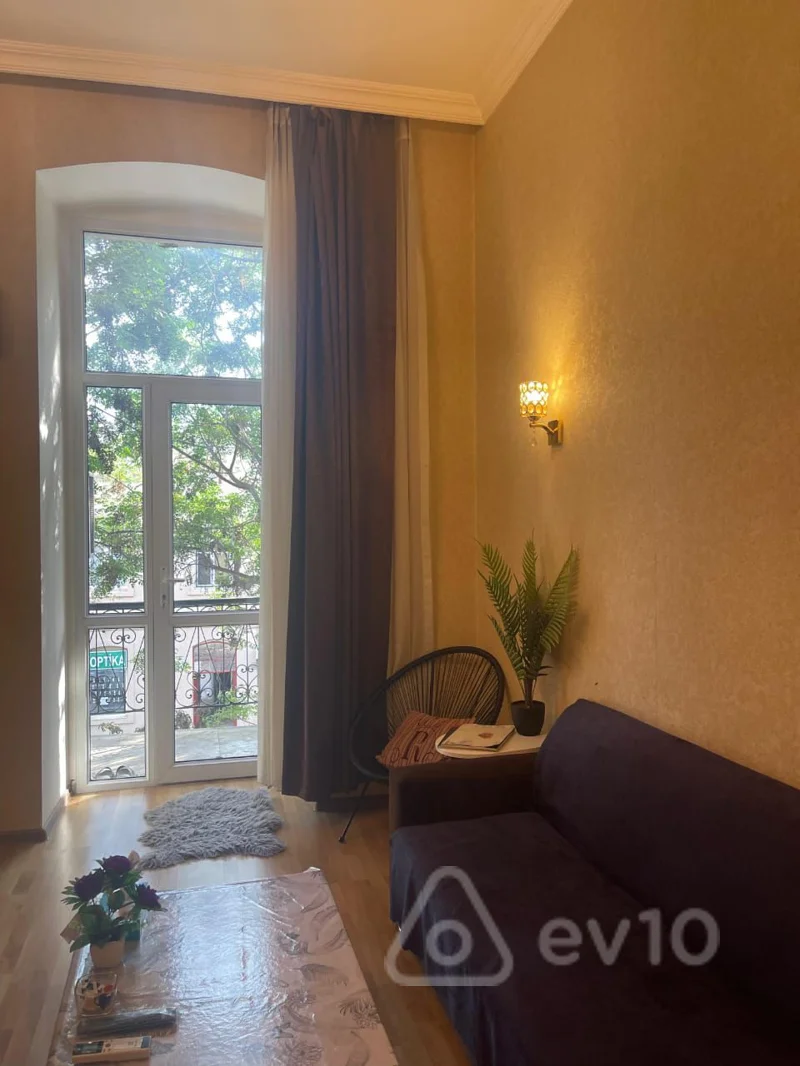 Kirayə verilir 2 otaqlı köhnə tikili 65 m² — Bakı, Səbail 2 otaq 65.00 m²