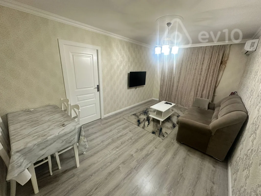 Kirayə verilir 1 otaqlı köhnə tikili 43 m² — Bakı, Səbail 1 otaq 43.00 m²