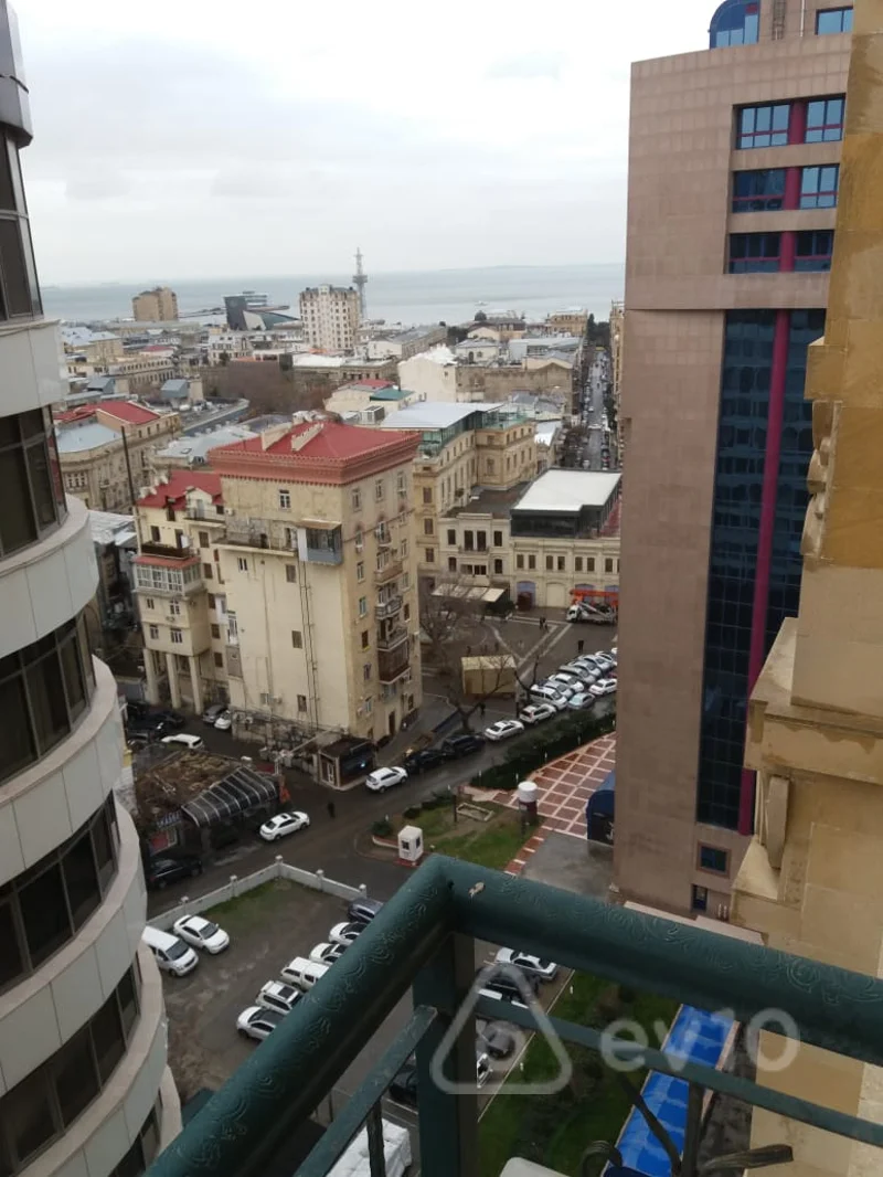 Satılır 3 otaqlı köhnə tikili 137 m² — Bakı, Səbail 3 otaq 137.00 m²