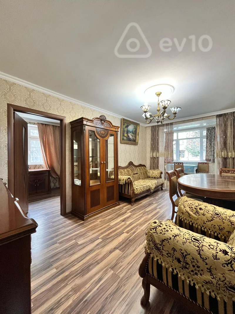Kirayə verilir 3 otaqlı köhnə tikili 95 m² — Bakı, Yasamal 3 otaq 95.00 m²
