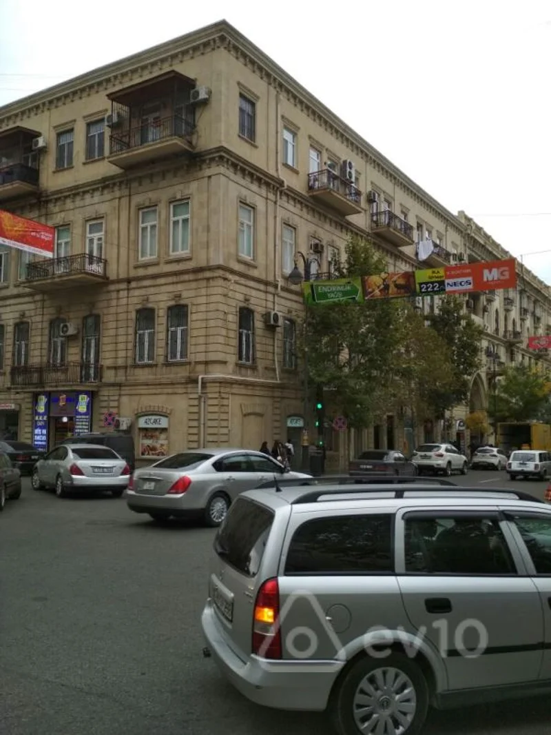 Satılır 4 otaqlı köhnə tikili 142.3 m² — Bakı, Nəsimi 4 otaq 142.30 m²