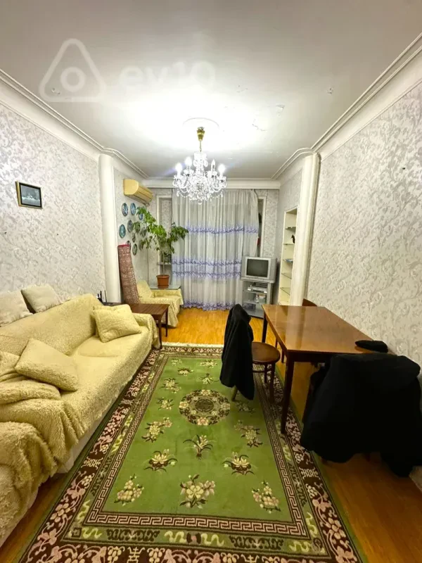 Satılır 2 otaqlı köhnə tikili 60 m²