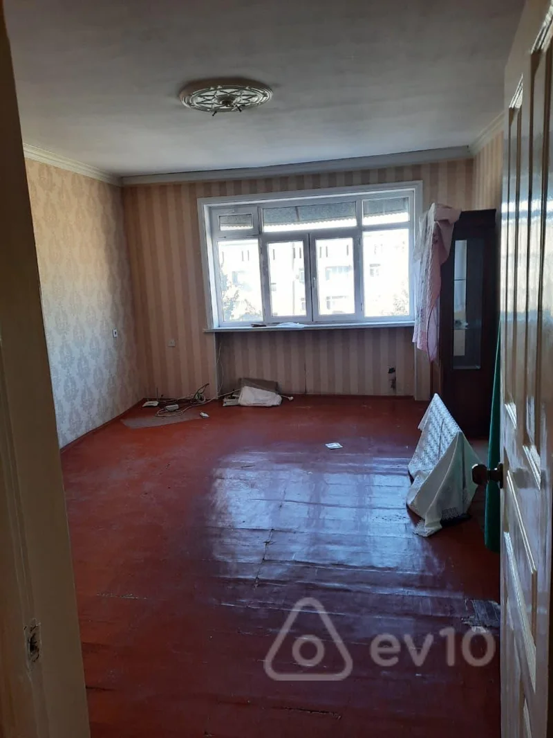 Satılır 3 otaqlı köhnə tikili 75 m² — Gəncə 3 otaq 75.00 m²