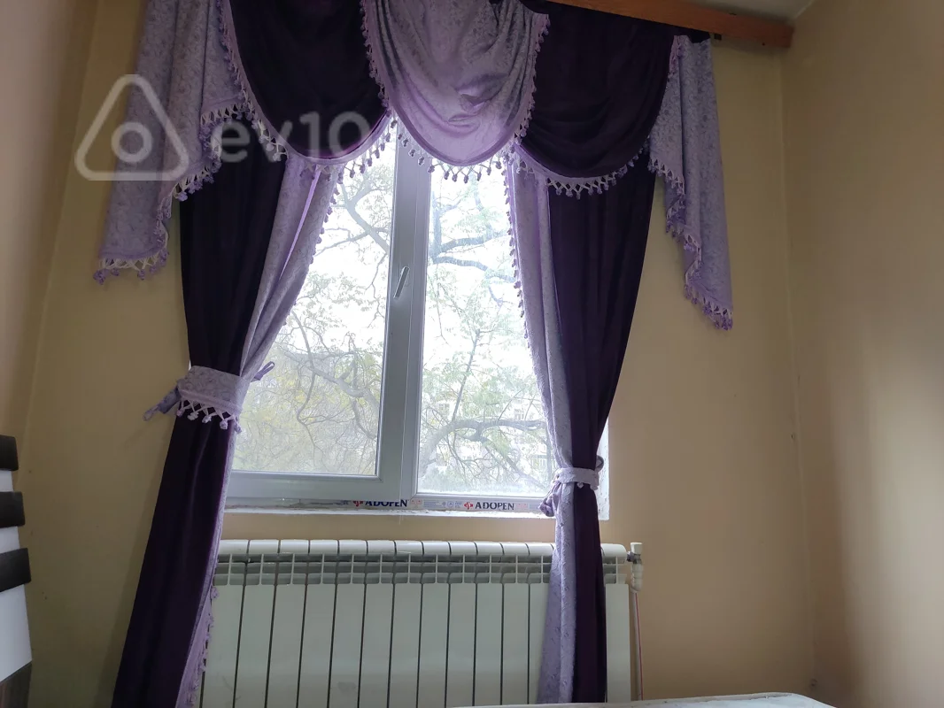 Kirayə verilir 2 otaqlı köhnə tikili 50 m²