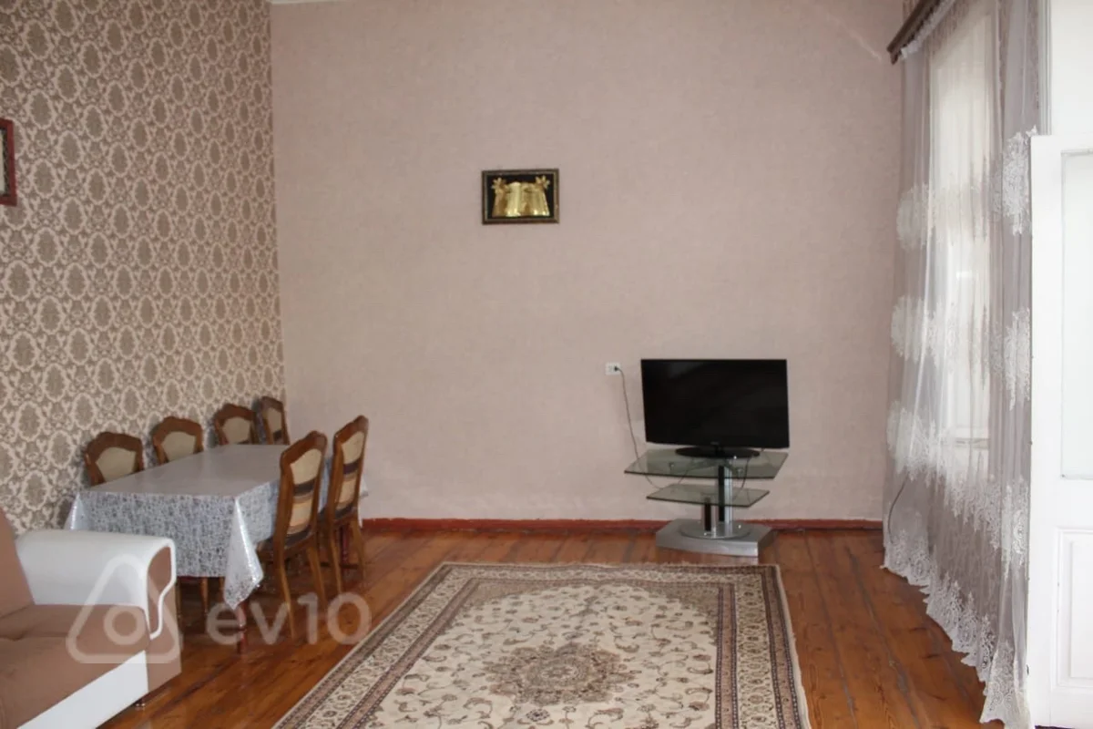 Kirayə verilir 3 otaqlı köhnə tikili 96 m² — Bakı, Səbail 3 otaq 96.00 m²