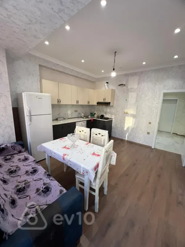 Kirayə verilir 3 otaqlı yeni tikili 75 m²
