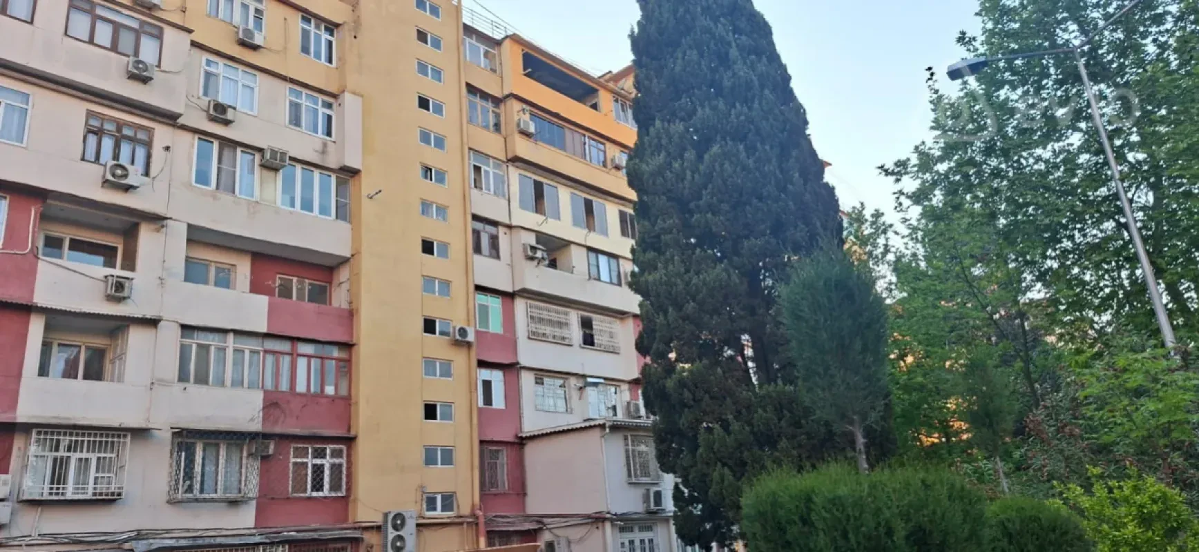 Satılır 2 otaqlı köhnə tikili 55 m²