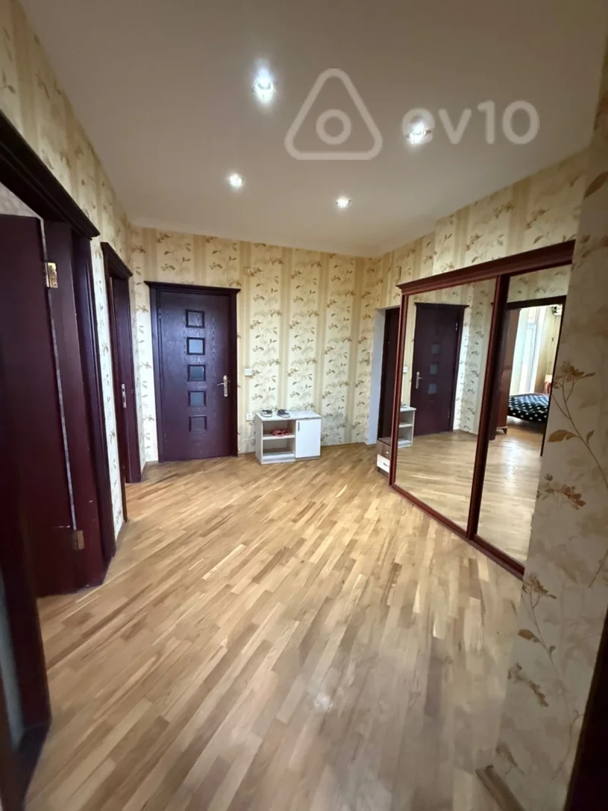 Kirayə verilir 3 otaqlı yeni tikili 120 m²
